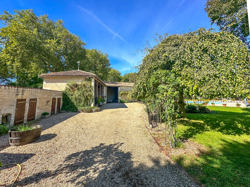 French property for sale in Bazauges, Charente-Maritime - €530,000 - photo 6