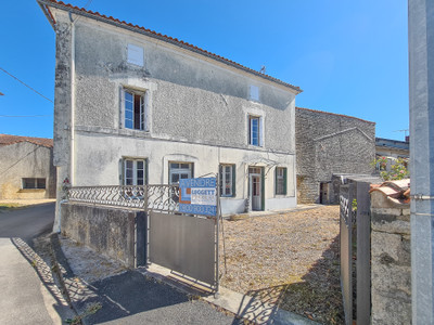 Maison à vendre à Ambérac, Charente, Poitou-Charentes, avec Leggett Immobilier