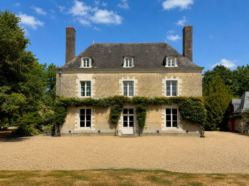 French property for sale in Ombrée d'Anjou, Maine-et-Loire - €1,250,000 - photo 0