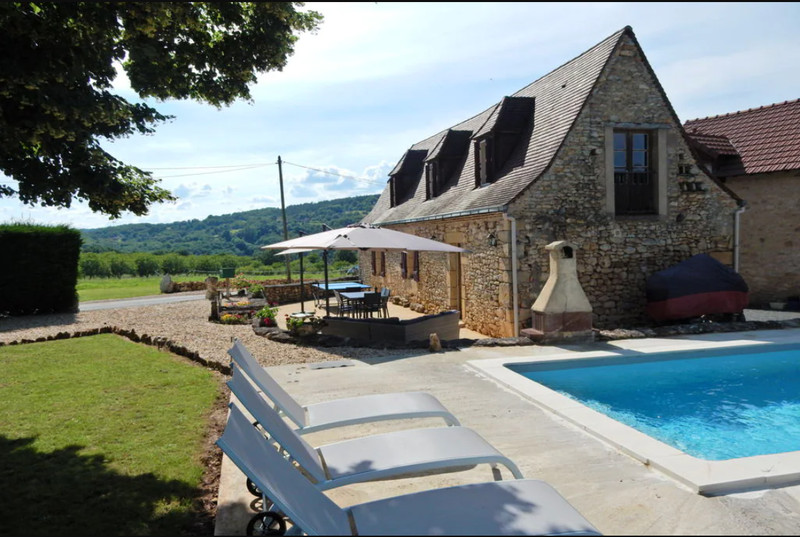 Maison à vendre à Saint-Léon-sur-Vézère, Dordogne - 395 000 € - photo 1