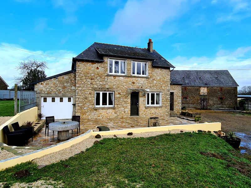 House for sale in Le Pas Mayenne Beautifully presented, spacious 4