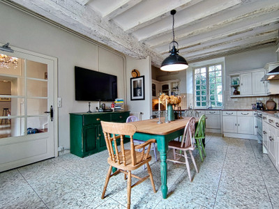 Sumptuous Château in great condition with 8 hectares and a lake