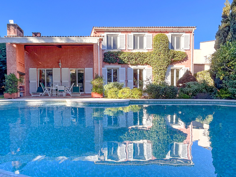 French property for sale in Villeneuve-Loubet, Alpes-Maritimes - €1,095,000 - photo 0