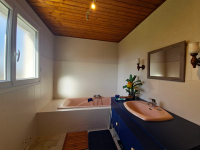 French property for sale in Vouillé-les-Marais, Vendée - €278,200 - photo 8
