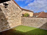 Propriété à vendre à Jarnac, Charente - 235 400 € - photo n°9