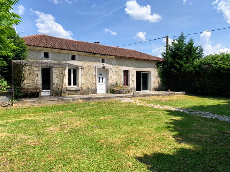 Maison à vendre à Brossac, Charente - 214 000 € - photo 1