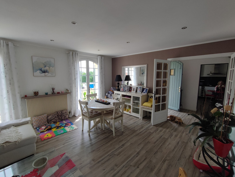 French property for sale in Roullet-Saint-Estèphe, Charente - €275,600 - photo 5