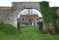 Chateau à vendre à Les Gours, Charente - 636.000 € - photo 8