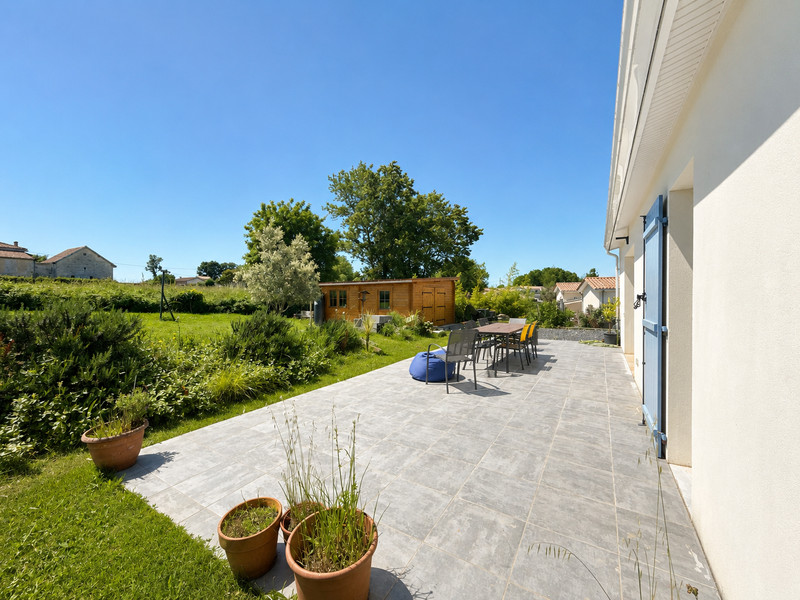 French property for sale in Bourg, Gironde - €195,500 - photo 2
