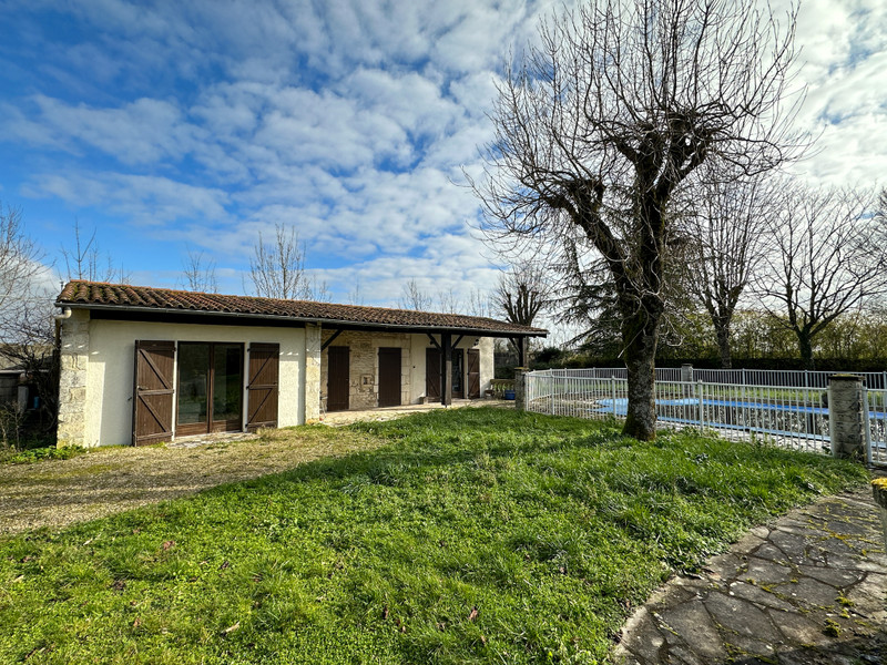 French property for sale in Bresdon, Charente-Maritime - photo 3