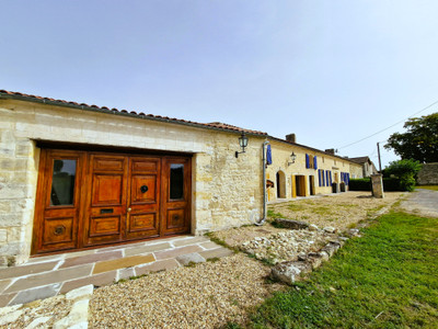 Maison à vendre à Lussac, Gironde, Aquitaine, avec Leggett Immobilier