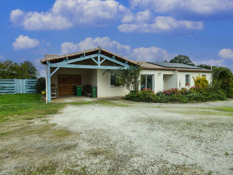 French property for sale in Saint-Pompain, Deux-Sèvres - €272,315 - photo 11