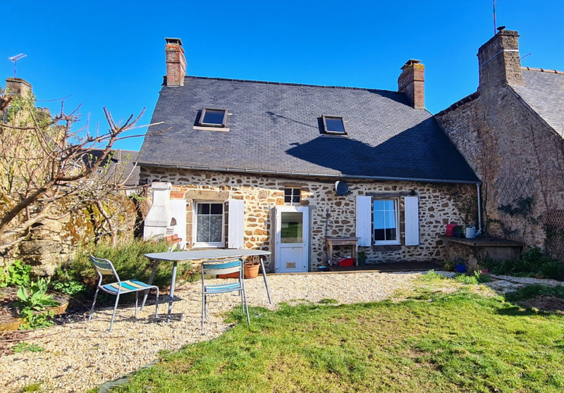 French property for sale in Ambrières-les-Vallées, Mayenne - €107,000 - photo 0