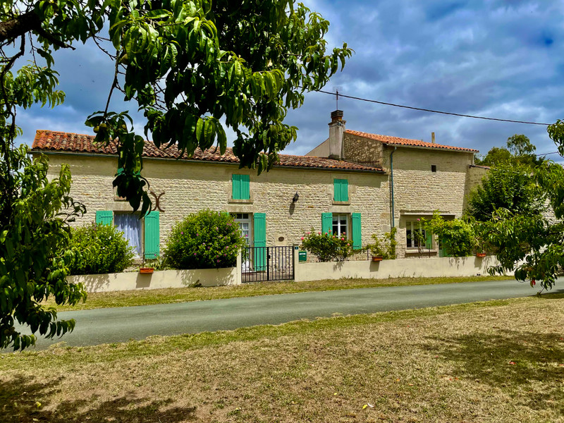 French property for sale in Brioux-sur-Boutonne, Deux-Sèvres - €178,200 - photo 2