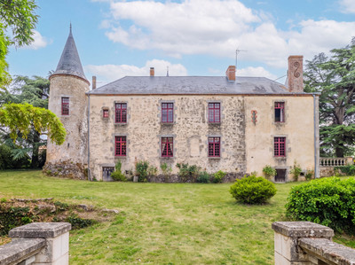 Chateau à vendre à Geay, Deux-Sèvres, Poitou-Charentes, avec Leggett Immobilier