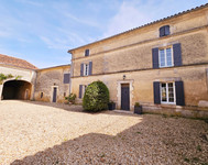 Maison à vendre à Saint-Simeux, Charente - 599.960 € - photo 1