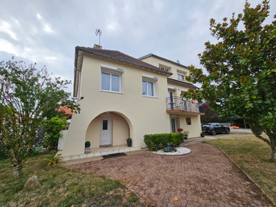 Maison à vendre à Chamblet, Allier, Auvergne, avec Leggett Immobilier