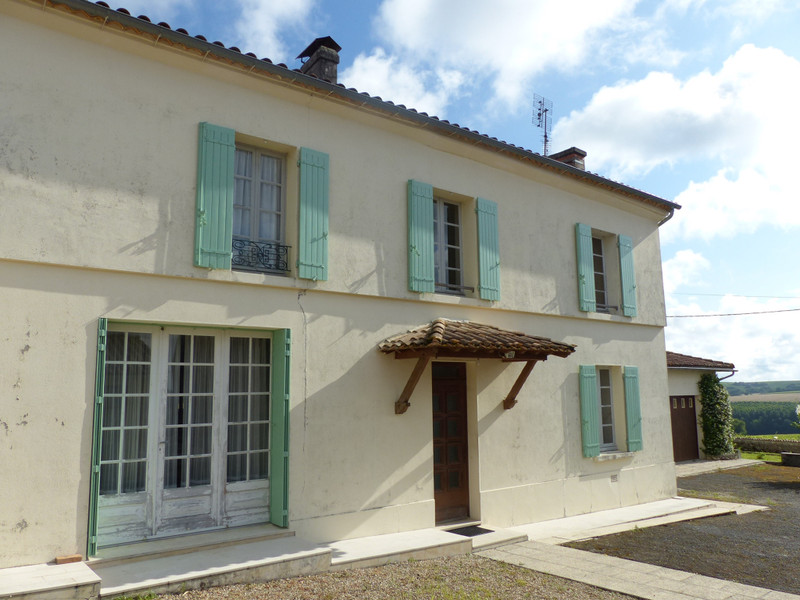 Maison à Ladiville, Charente - photo 1