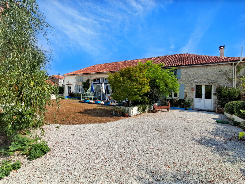 French property for sale in Bresdon, Charente-Maritime - €268,000 - photo 0
