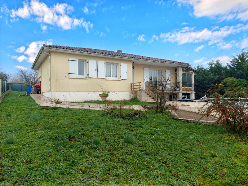 Propriété à vendre à Villebois-Lavalette, Charente - 138 000 €