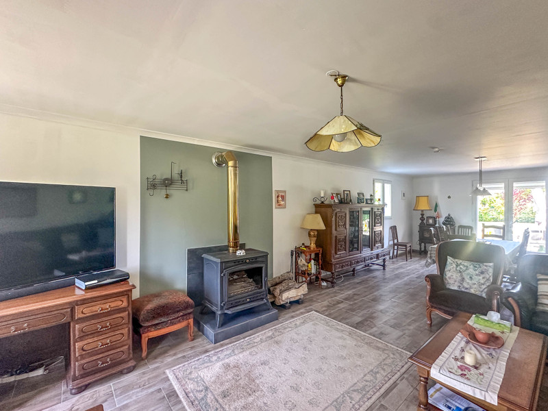 French property for sale in Varaize, Charente-Maritime - €240,000 - photo 4