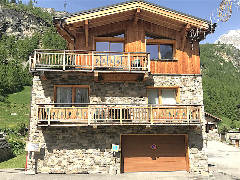 Ski property for sale in Tignes - €3,780,000 - photo 0