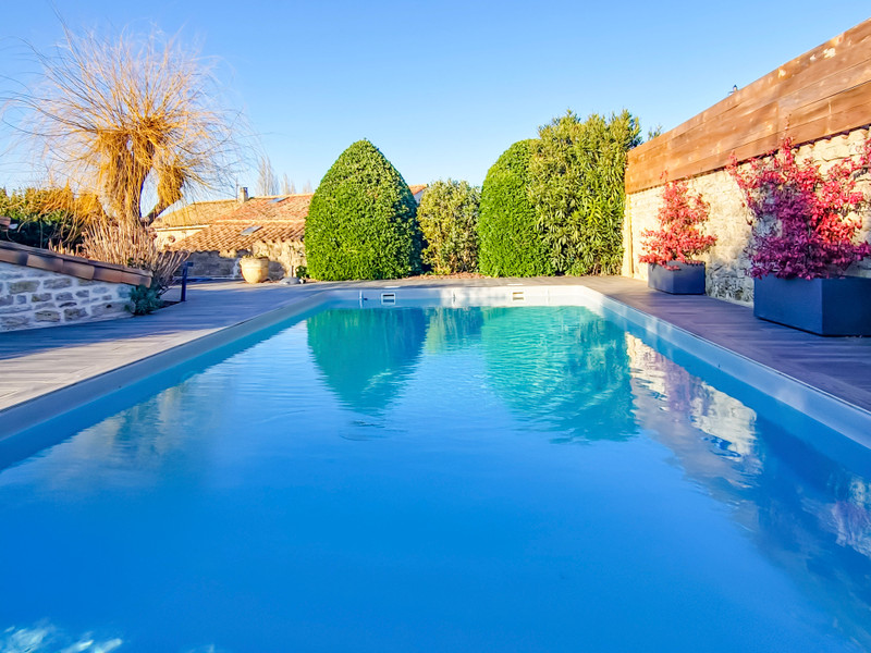 Maison à vendre à Aigondigné, Deux-Sèvres - 350.000 € - photo 1