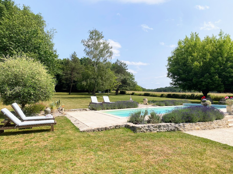 French property for sale in Saint-Sulpice-de-Ruffec, Charente - €344,500 - photo 3