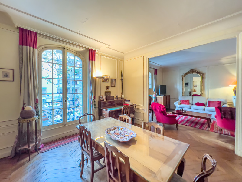 French property for sale in Paris 16e Arrondissement, Paris - €1,240,000