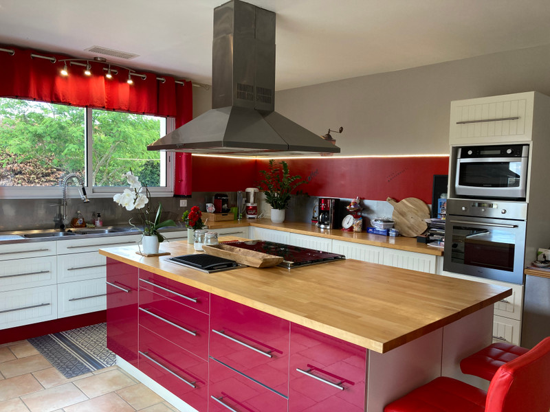 French property for sale in Donnezac, Gironde - €266,000 - photo 2