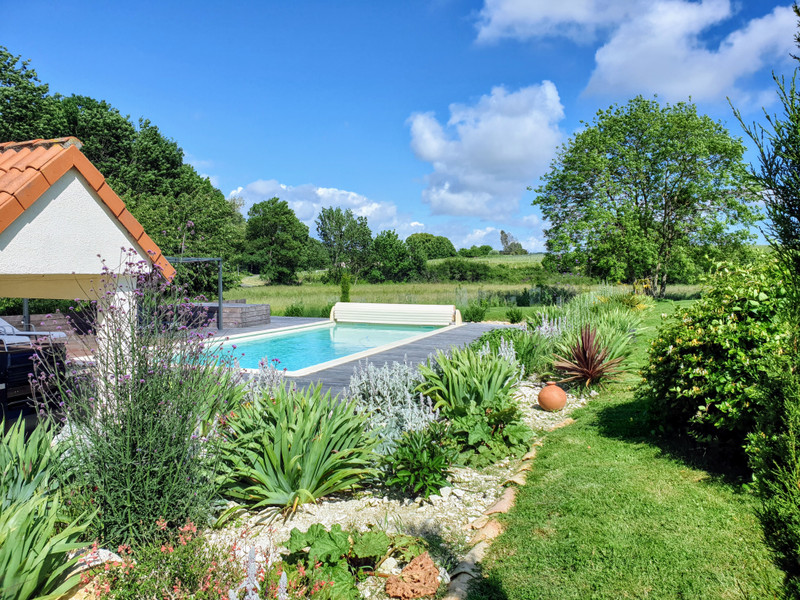 French property for sale in Saint-Thomas-de-Conac, Charente-Maritime - €556,500 - photo 3