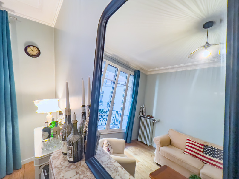 French property for sale in Paris 17e Arrondissement, Paris - €520,000 - photo 2