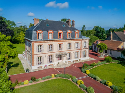 Manor house with outbuildings on 5 acres. Swimming pool, party pavilion, pond, 41' from Paris.
