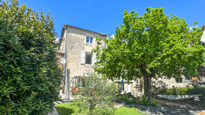 Maison à vendre à Montcuq-en-Quercy-Blanc, Lot, Midi-Pyrénées, avec Leggett Immobilier