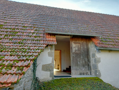 French property for sale in Roche-le-Peyroux, Corrèze - €189,000 - photo 2