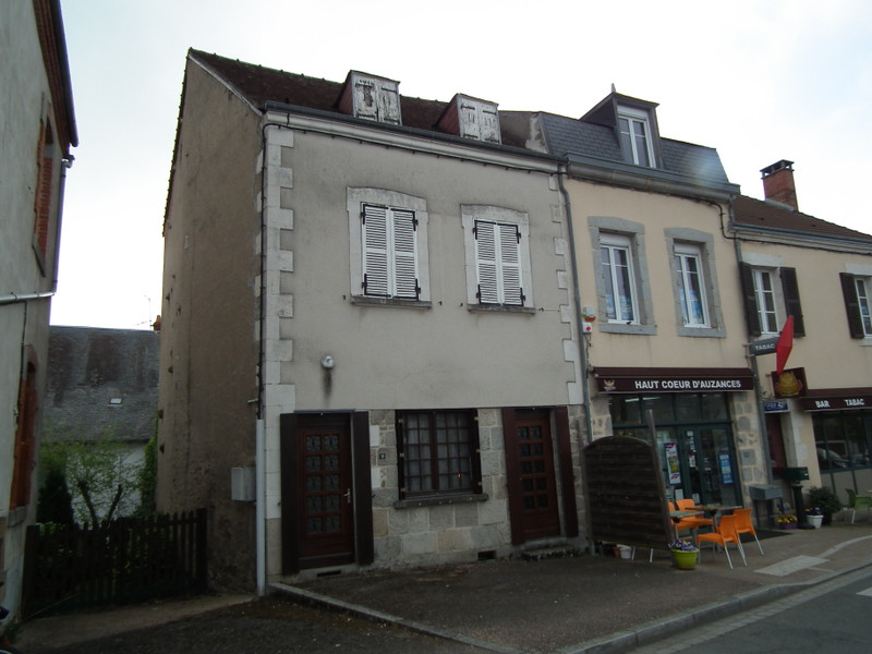 Maison à vendre à Auzances, Creuse - 51 600 € - photo 1