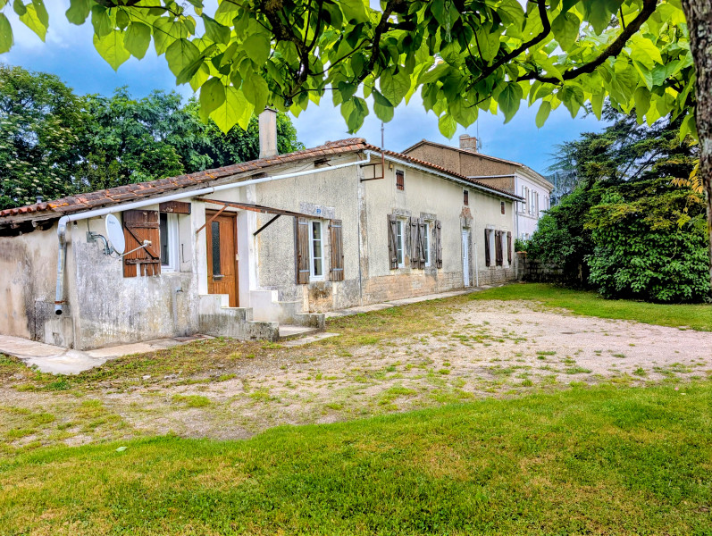 Propriété à vendre à Chevanceaux, Charente-Maritime - 87 900 €