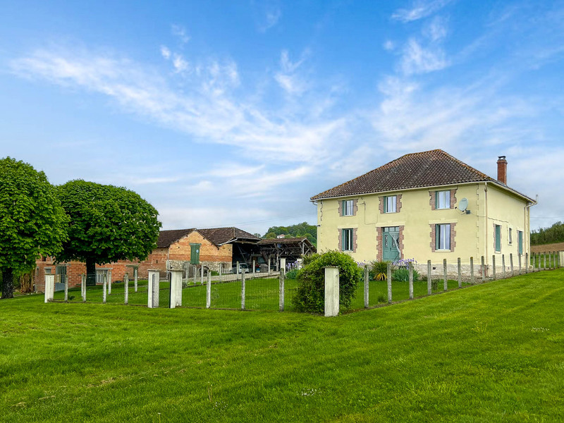 Maison à vendre à Castelnau Montratier-Sainte Alauzie, Lot - 395.000 € - photo 1