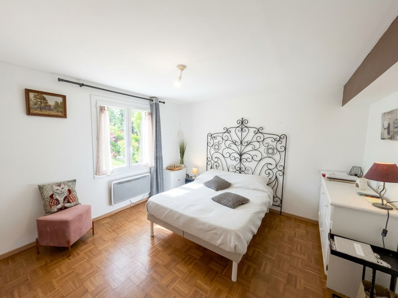 French property for sale in Le Val, Var - €381,600 - photo 6