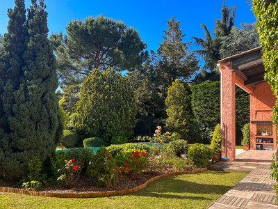 French property for sale in Villeneuve-Loubet, Alpes-Maritimes - €1,095,000 - photo 1