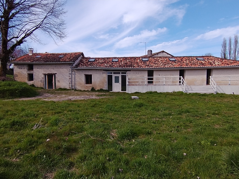Maison à vendre à Ronsenac, Charente - 328.600 € - photo 1