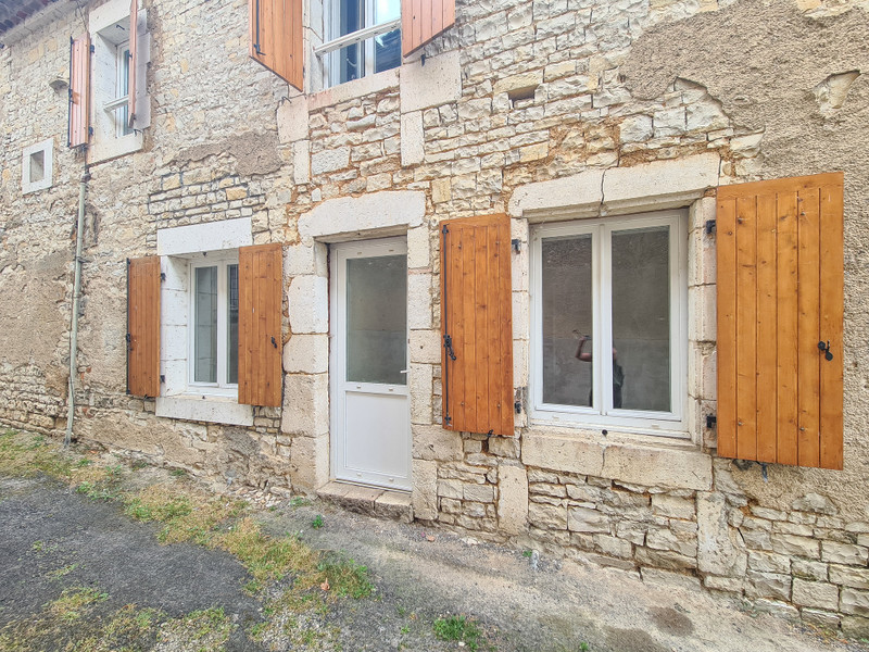 French property for sale in Mansle, Charente - &#8364;80,300 - photo 2