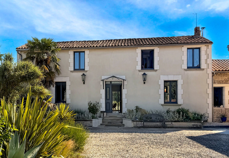 Propriété à vendre à Bessé, Charente - 395 500 €