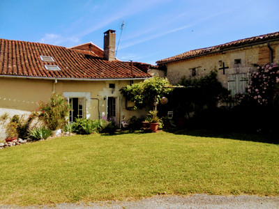 Maison à vendre à Vaux-Lavalette, Charente, Poitou-Charentes, avec Leggett Immobilier