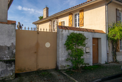 Maison à vendre à Bourg-Saint-Bernard, Haute-Garonne, Midi-Pyrénées, avec Leggett Immobilier