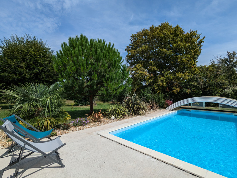 Maison à vendre à Salles-Lavalette, Charente - 246.000 € - photo 1