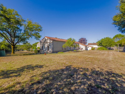 French property for sale in Brie, Charente - €276,000 - photo 6
