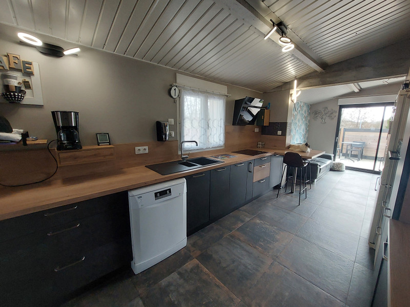 French property for sale in Touvre, Charente - €139,900 - photo 5