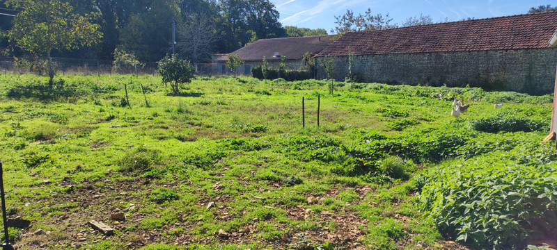 French property for sale in Chaunay, Vienne - €245,030 - photo 2