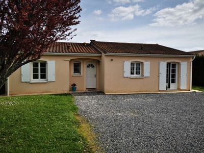 Maison à vendre à Cherves-Richemont, Charente, Poitou-Charentes, avec Leggett Immobilier